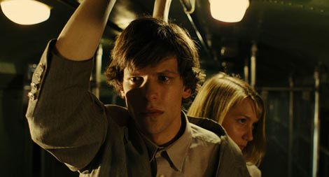 Dvojnik (The Double), red. Richard Ayoade