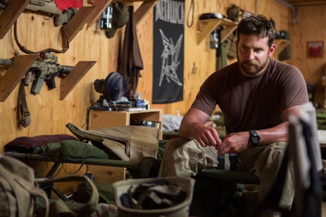 Snajperist (American Sniper), red. Clint Eastwood