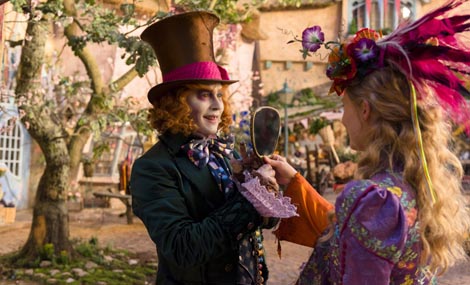 Alisa iza ogledala (Alice Through the Looking Glass), red. James Bobin
