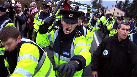 Cijev (The Pipe), red. Risteard O Domhnaill 