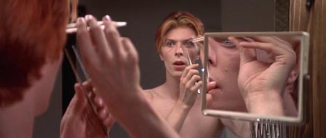 Čovjek koji je pao na zemlju (The Man Who Fell to Earth, 1976), rd. Nicolas Roeg