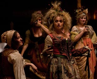 Jadnici (Les Misérables), red. Tom Hooper