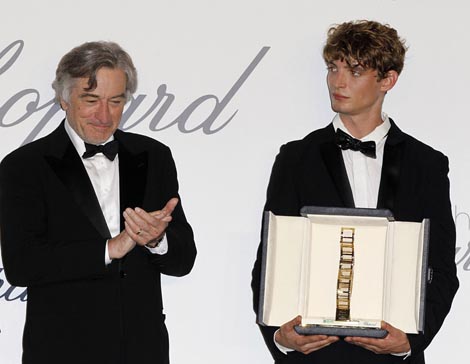 Niels Schneider i Robert de Niro koji mu je uručio nagradu