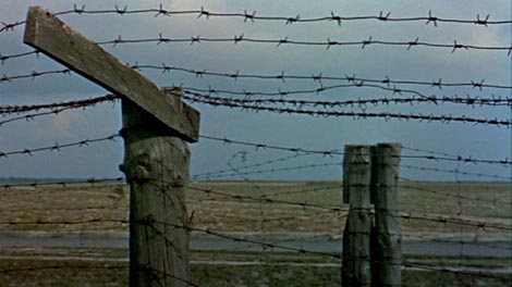 Noć i magla (Nuit et Brouillard), red. Alain Resnais