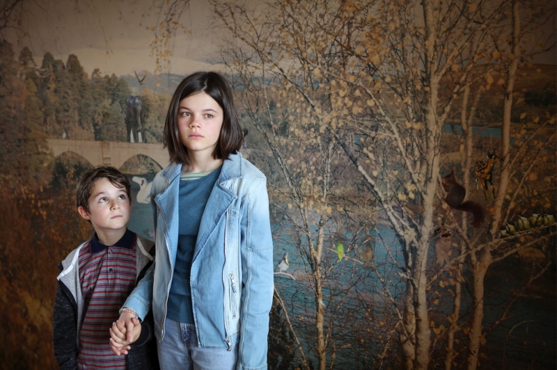 <em>Oskar i Lilli: gdje nas nitko ne poznaje</em> (<em>Ein bisschen bleiben wir noch</em>), red. Arasha T. Riahija