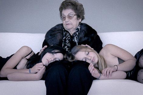 Palače milosrđa (Palácios de pena), red. Gabriel Abrantes, Daniel Schmidt