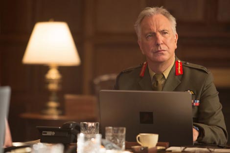 Pogled s neba (Eye in the Sky), red. Gavin Hood