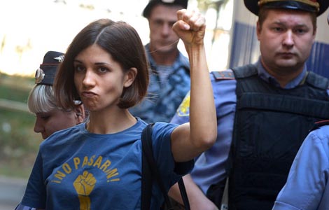  Pussy Riot: Punk molitva (Pokazatelnyy protsess: Istoriya Pussy Riot), red. Mike Lerner, Maxim Pozdorovkin