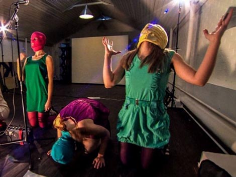  Pussy Riot: Punk molitva (Pokazatelnyy protsess: Istoriya Pussy Riot), red. Mike Lerner, Maxim Pozdorovkin