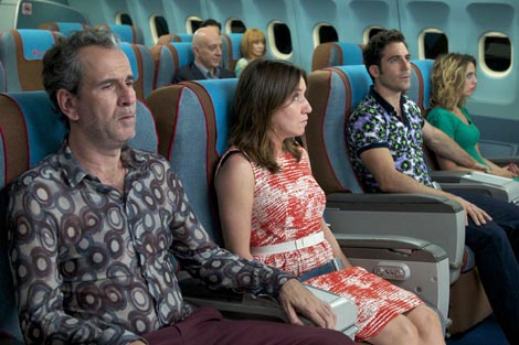 Putnici ljubavnici (Los amantes pasajeros), red. Pedro Almodóvar
