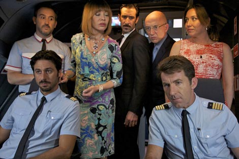 Putnici ljubavnici (Los amantes pasajeros), red. Pedro Almodóvar