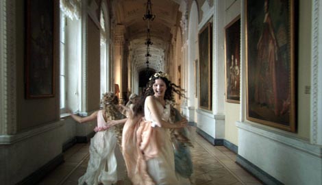 Ruska arka (Russkiy kovcheg, 2002), red. Aleksandr Sokurov, prikazana je na prvom One Take Film Festivalu