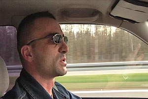 Tri, red. Goran Dević