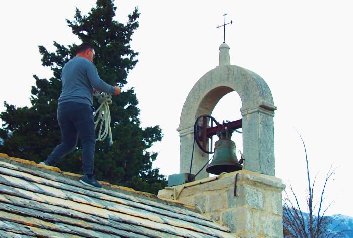 <em>Zvona za mrtve</em>